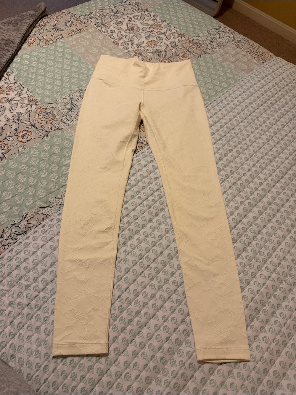 High-Waist Textured Leggings in Cream